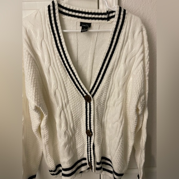 Women’s Cardigan - Picture 2 of 4